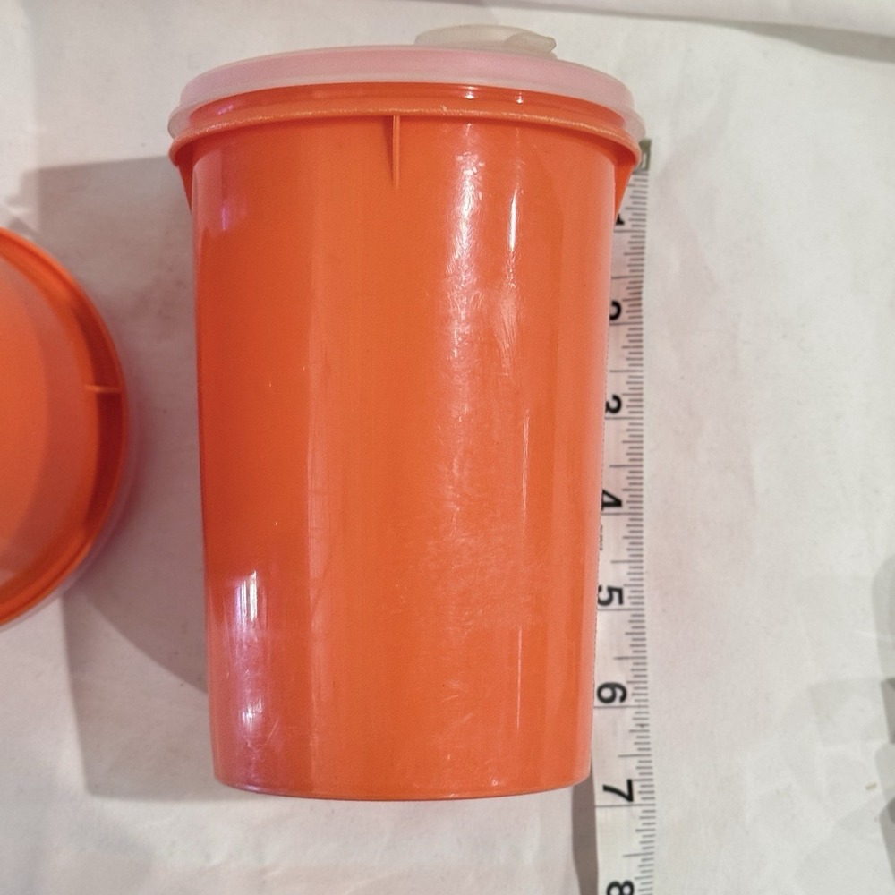 2 Vintage Tupperware Handolier 32 oz Orange Pitchers #321 Sheer Fliptop Lid - Picture 8 of 11